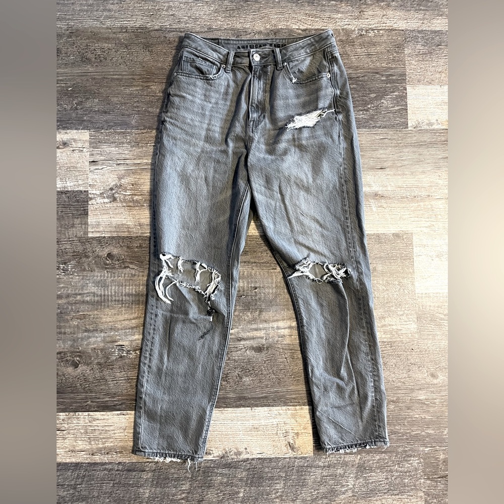 Distressed AE mom jeans size 6